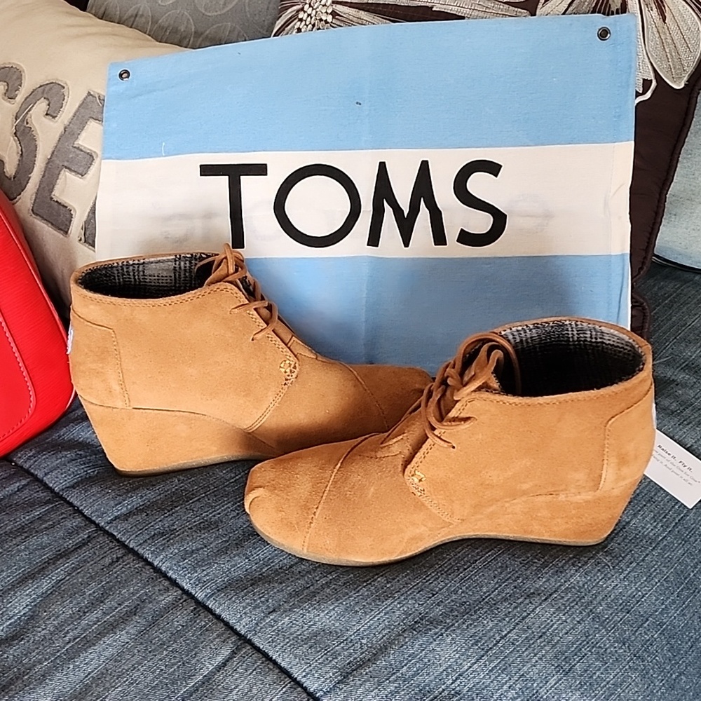 Womens Tom Size 8.5 Shoes